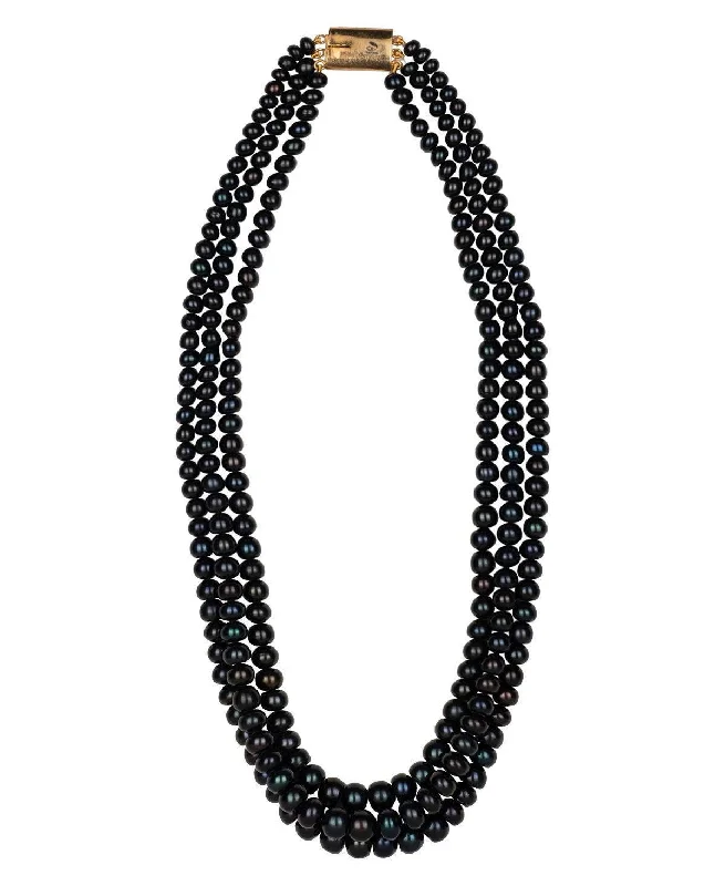 Fashionable Black Pearl Necklace